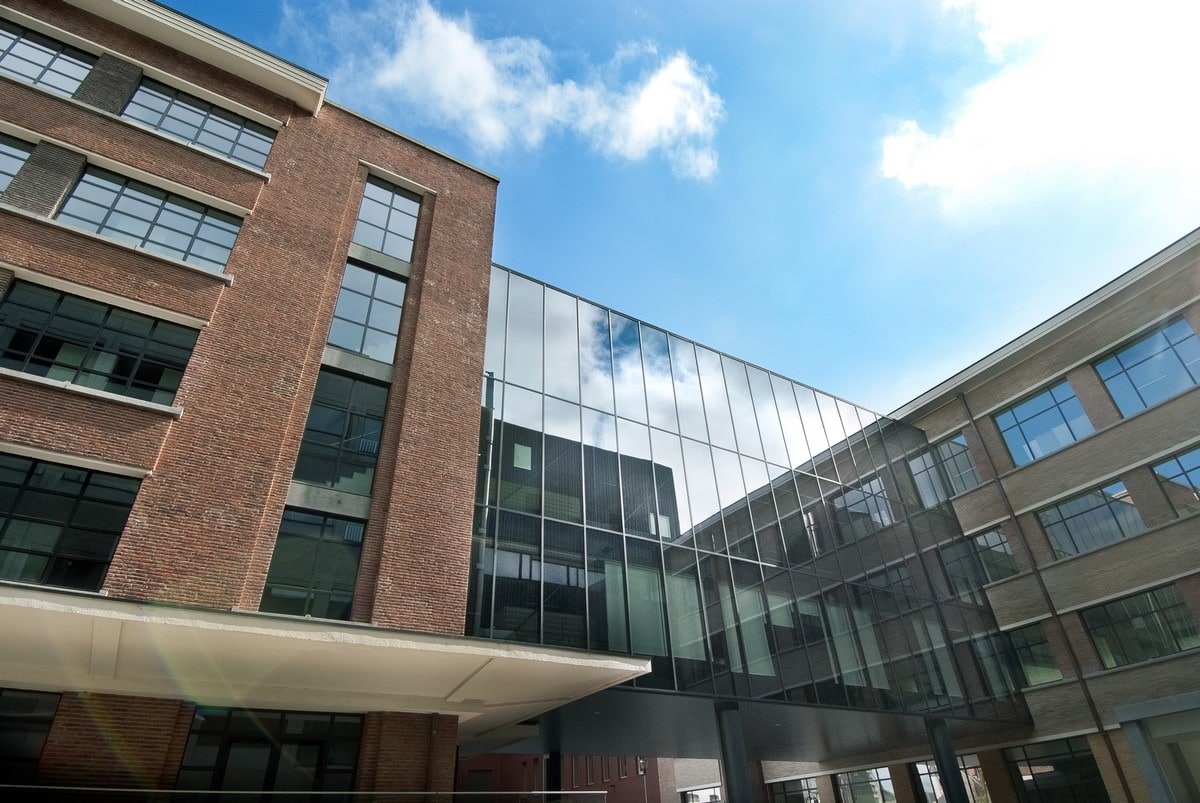 Aluminium buitenschrijnwerk ramen deuren glasgevel gevelbekleding Zuidpoort Mechelen projectbouw Schüco Corswarem