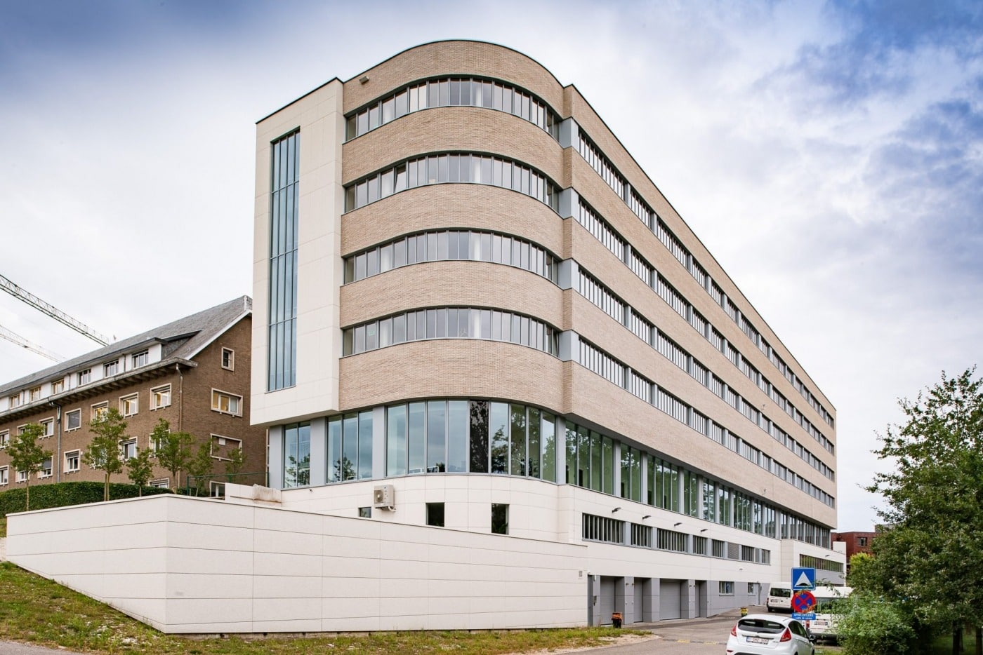 Aluminium buitenschrijnwerk ramen deuren glasgevel gevelbekleding Heiderust Genk projectbouw Schüco Corswarem