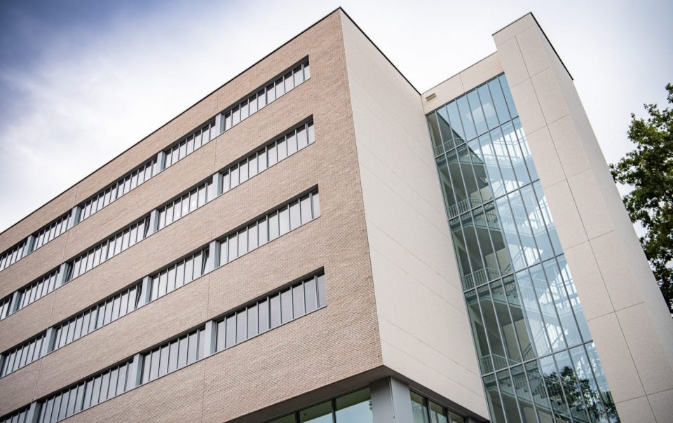Aluminium buitenschrijnwerk ramen deuren glasgevel gevelbekleding Heiderust Genk projectbouw Schüco Corswarem