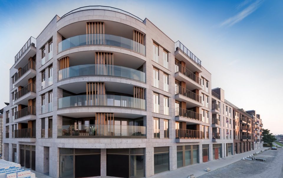 Aluminium buitenschrijnwerk ramen deuren glasgevel gevelbekleding stadshaven Hasselt projectbouw Schüco Corswarem