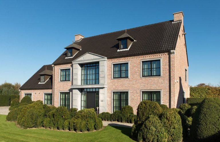 Aluminium buitenschrijnwerk ramen deuren woning Tongeren Schüco Corswarem