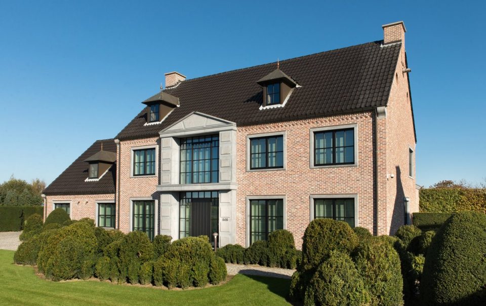 Aluminium buitenschrijnwerk ramen deuren woning Tongeren Schüco Corswarem
