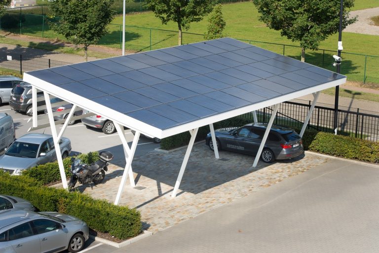 Zonnepanelen installatie carport projectbouw Corswarem Green Energy